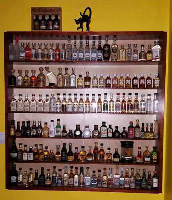 gablota-drewniana-na-kolekcje-alkoholu