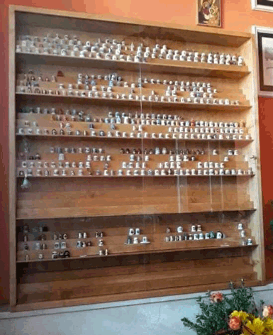 gablota-na-naparstki-thimble-gabloty-drewniane